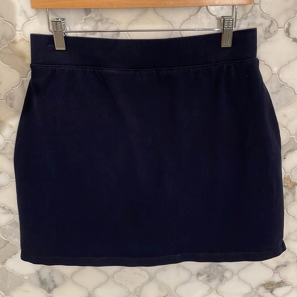 T by Talbots, navy stretch skort with 2 zip pockets. size Medium petite - Picture 2 of 11